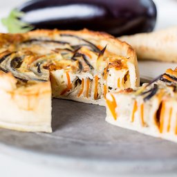 <span>Spiral tart with carrot, parsnip and aubergine</span><i>→</i>