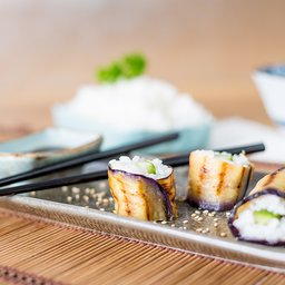 <span>Aubergine sushi with cucumber and a sesame dressing</span><i>→</i>